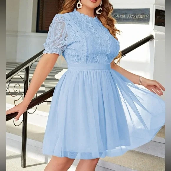 Luxe lace mock neck puff sleeve dress - Picture 4 of 10